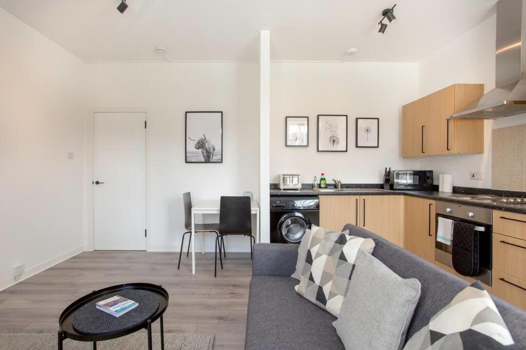 エディンバラModern & Bright 1 Bed For 4 Close To City Centre!アパートメント エクステリア 写真