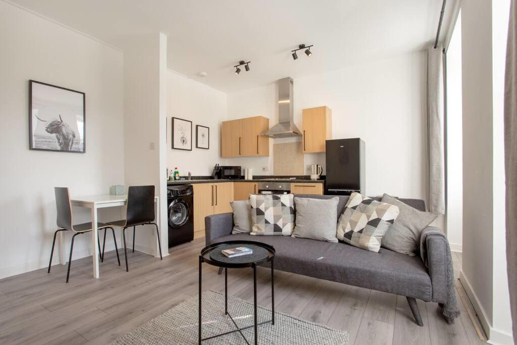 エディンバラModern & Bright 1 Bed For 4 Close To City Centre!アパートメント エクステリア 写真